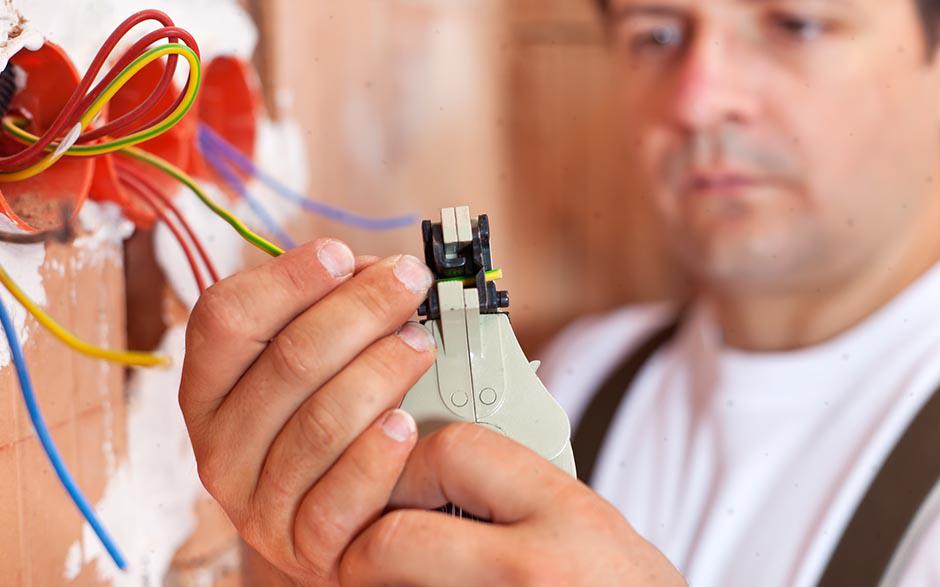 travail électricien Clermont